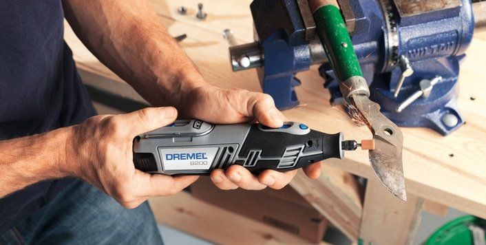 DREMEL 8200 AKÜLÜ EL MOTORU (35 PARÇA AKSESUAR+TAŞIMA ÇANTALI)