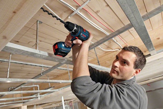 Bosch GSR 14,4 V-EC Akülü vidalama 2 x 4,0 Ah