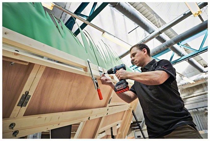 Bosch GSR 18 V-EC Akülü Vidalama 2 x 4,0 Ah